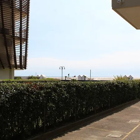 Apartment Diplomatic-residence Fronte Mare-piazza Torino-lido Di *